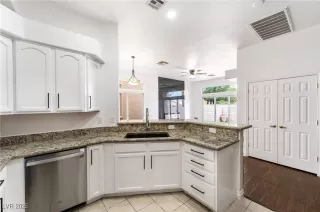 Photo #4: 2727603 Listing 