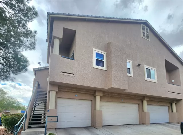 MLS: 2727652 Condo For Sale