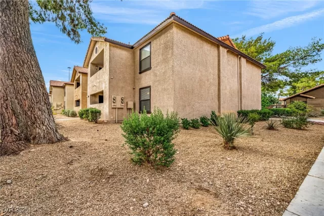 MLS: 2727670 Condo For Sale