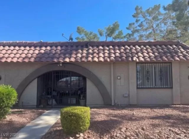 MLS: 2727674 Condo For Sale