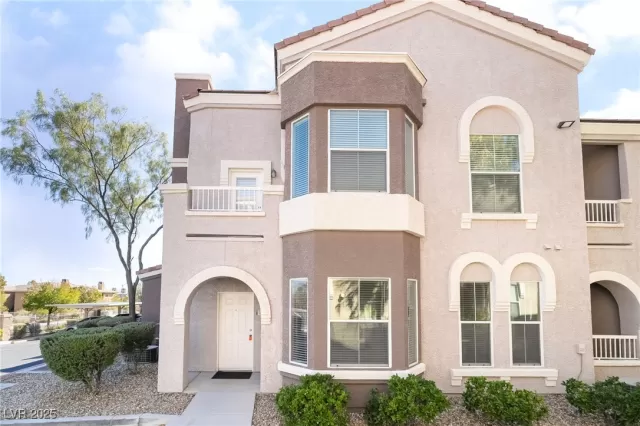 MLS: 2727690 Condo For Sale