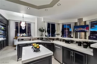 Photo #6: 2727694 Listing