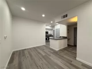 Photo #3: 2727704 Listing