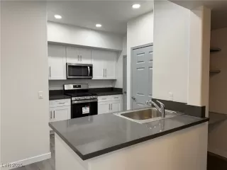 Photo #4: 2727704 Listing