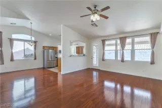 Photo #4: 2727717 Listing