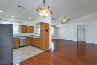 Photo #5: 2727717 Listing