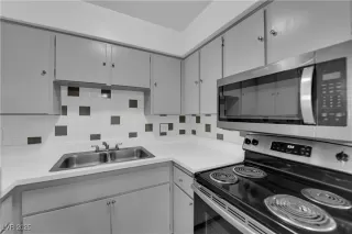 Photo #4: 2727723 Listing 