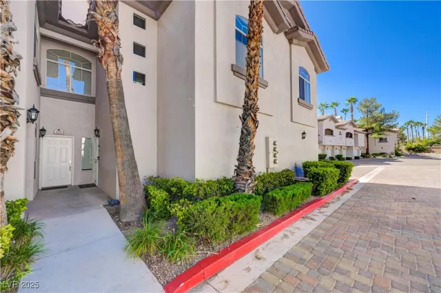 MLS: 2727725 Condo For Sale