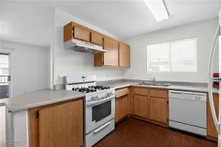 Photo #3: 2727729 Listing