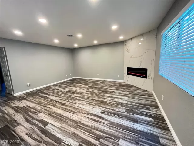 MLS: 2727731 Condo For Sale