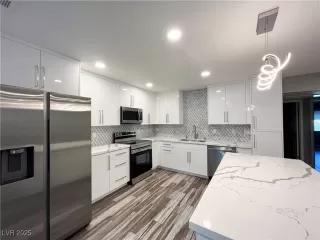 Photo #1: 2727731 Listing