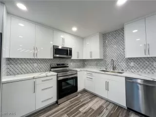 Photo #2: 2727731 Listing