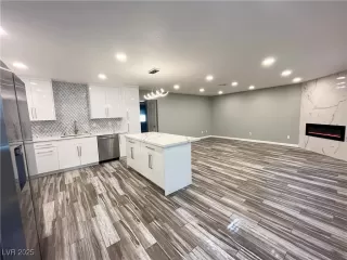 Photo #4: 2727731 Listing