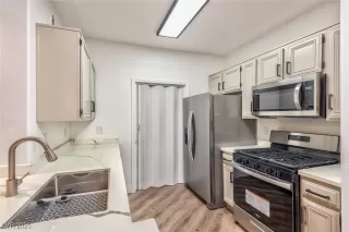 Photo #3: 2727765 Listing