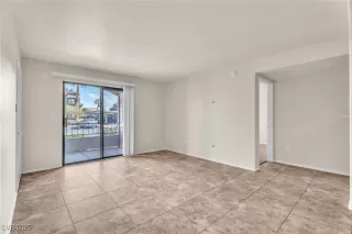 Photo #5: 2727767 Listing