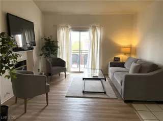 Photo #3: 2727804 Listing