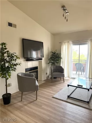 Photo #4: 2727804 Listing