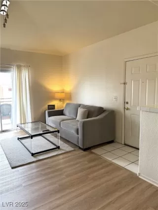 Photo #5: 2727804 Listing