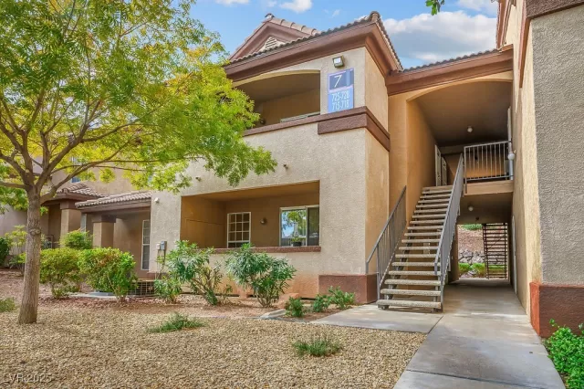 MLS: 2727810 Condo For Sale