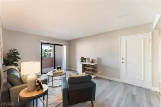 Photo #5: 2727824 Listing