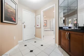 Photo #2: 2727833 Listing