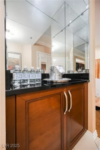 Photo #5: 2727833 Listing