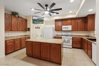 Photo #6: 2727860 Listing 