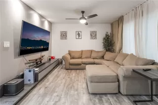 Photo #3: 2727877 Listing