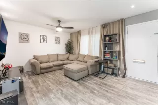 Photo #4: 2727877 Listing