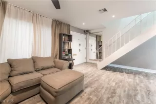 Photo #5: 2727877 Listing