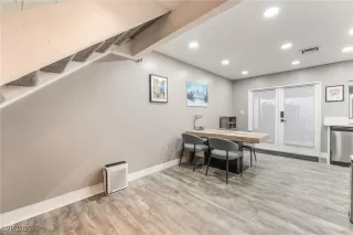 Photo #6: 2727877 Listing