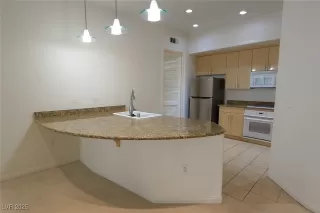 Photo #4: 2727897 Listing