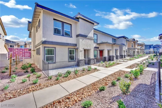 MLS: 2727903 Condo For Sale