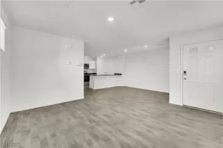 Photo #1: 2727903 Listing 