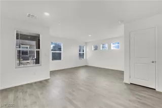 Photo #4: 2727903 Listing 