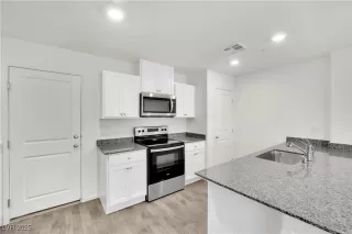 Photo #5: 2727903 Listing 