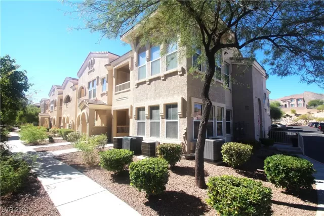 MLS: 2727918 Condo For Sale