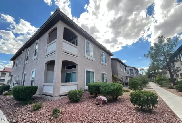 MLS: 2727937 Condo For Sale