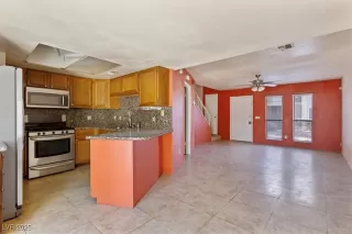 Photo #4: 2727946 Listing