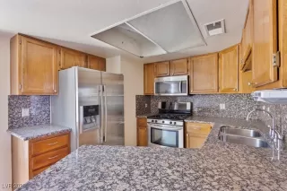 Photo #5: 2727946 Listing