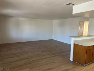 Photo #2: 2727972 Listing 