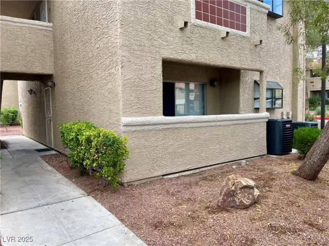 MLS: 2727976 Condo For Sale