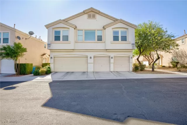 MLS: 2727985 Condo For Sale