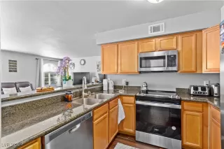 Photo #3: 2727987 Listing 
