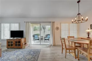 Photo #5: 2728027 Listing