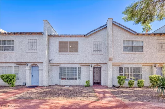MLS: 2728058 Condo For Sale