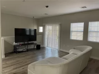 Photo #2: 2728070 Listing