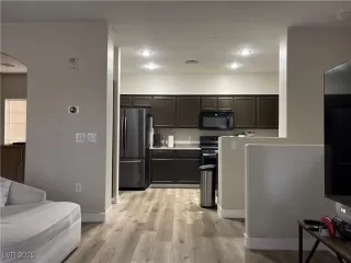 Photo #3: 2728070 Listing