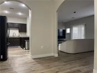 Photo #4: 2728070 Listing