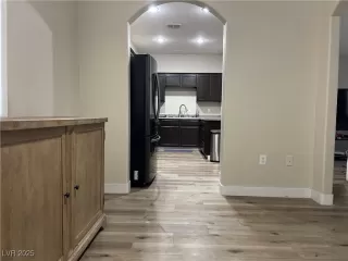 Photo #5: 2728070 Listing